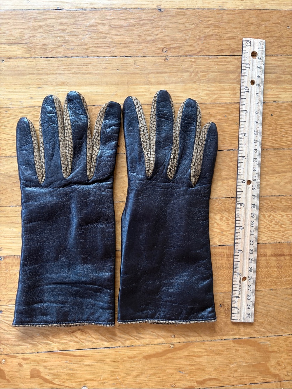 Cashmere + buttery leather chocolate brown short women’s gloves 8 L cheetah trim